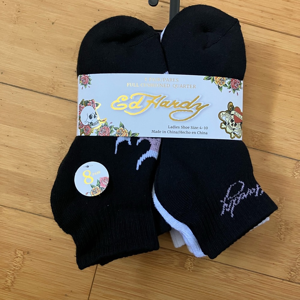 NWT Ed Hardy Ladies Shoe Size 4-10 Cushioned Quarter 8 Pair Socks